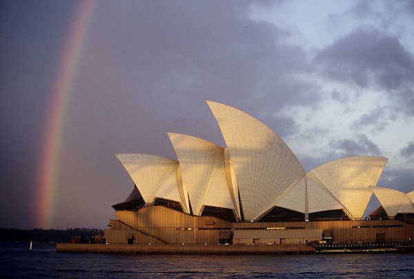  Sydney: Opera house with rainbow. Photo: L. Bobke